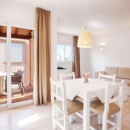 Agulla Park Apartment *